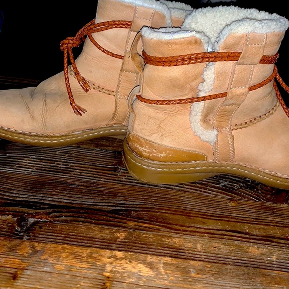 UGG shearling and leather rubber bottom boot. - Picture 2 of 8